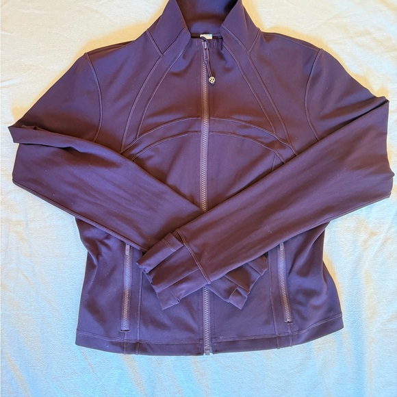 Lululemon Athletica Black Plum Nulu cropped define size 12